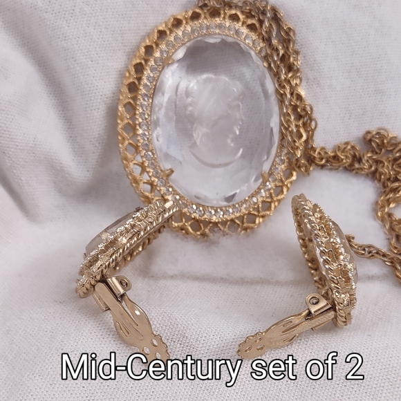 2pc Vintage Whiting and Davis Glass Intaglio Cameo Set - Picture 8 of 11